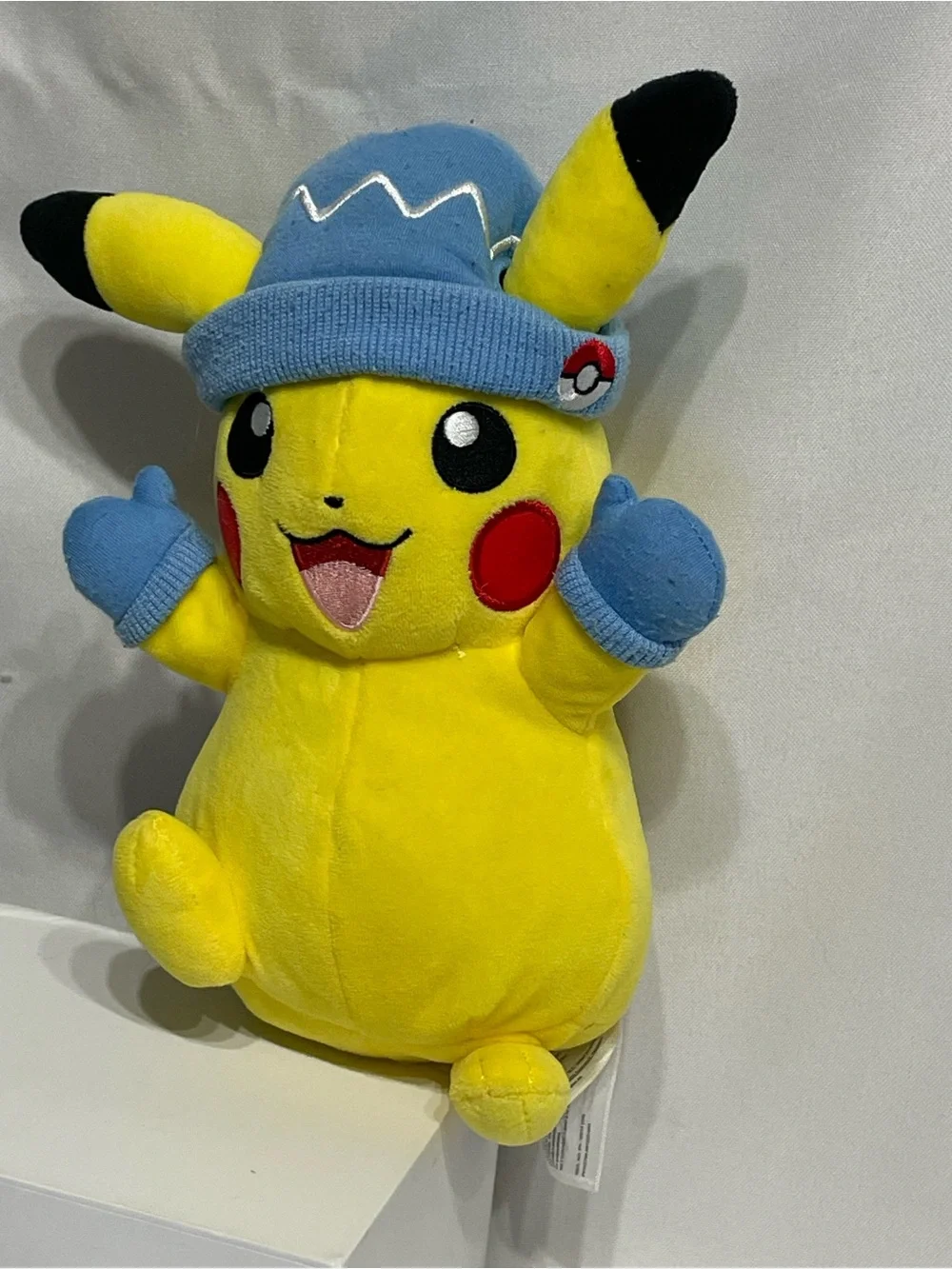 8” Pokémon Winter Pikachu Plush Good Condition